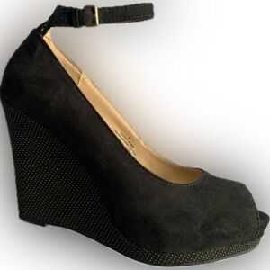 MOSSIMO high heel vegan wedge with ankle strap, size 9  ( rarely worn. )